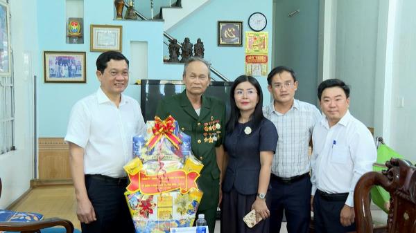 Lãnh đạo thành phố Đà Nẵng thăm các gia đình chính sách tại phường Hòa Khánh và Liên Chiểu