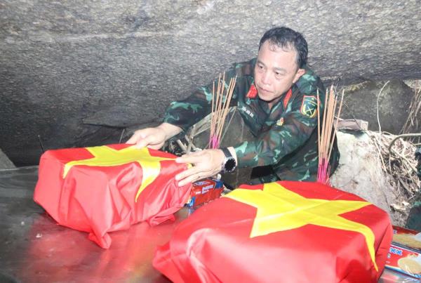 Đã tìm thấy 8 hài cốt liệt sĩ tại hang Đá Sập