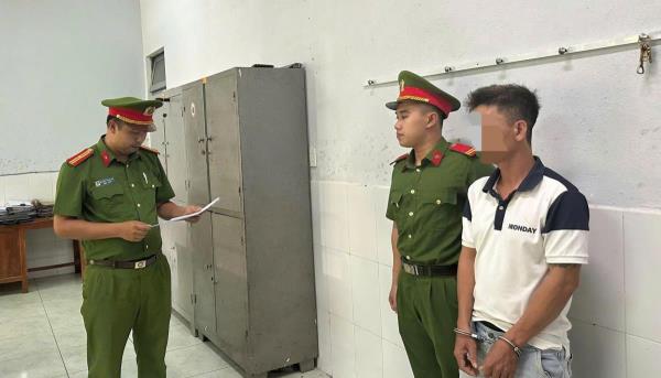 Con nghiện bị khởi tố
