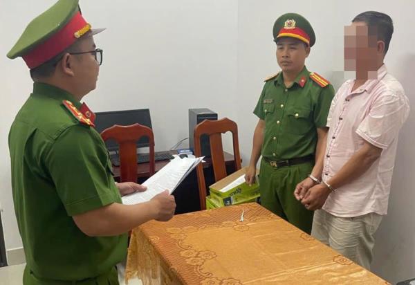 Đối tượng đá xế thúc thủ