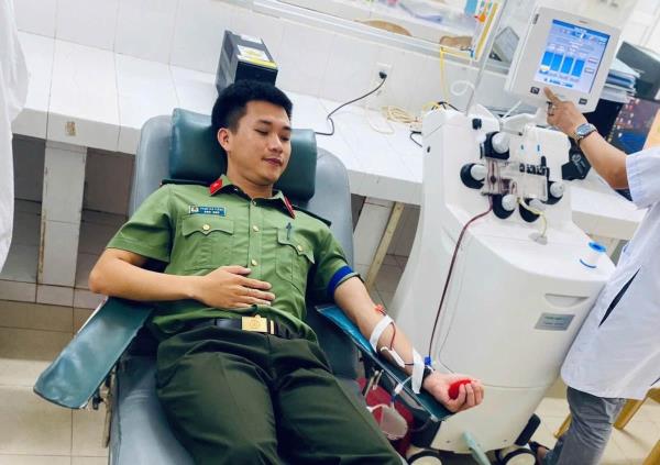 Đại uý Công an hiến tiểu cầu khẩn cấp cứu bệnh nhân nguy kịch