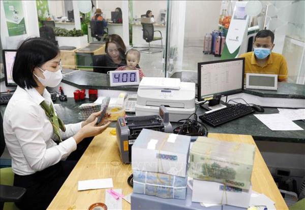 Ngân hàng tăng ưu đãi trong cuộc đua hút tiền gửi