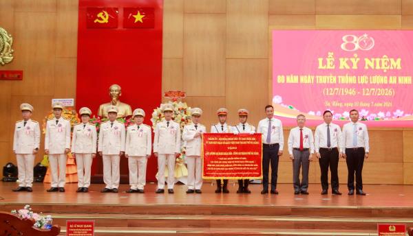 Từ lá chắn thép đến thế chủ động bảo vệ bình yên