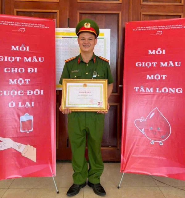 Sĩ quan Công an gần dân nhất
