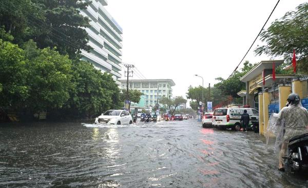 Đà Nẵng khẩn trương ứng phó ngập úng, lũ quét, sạt lở đất trước dự báo có đợt mưa lớn diện rộng