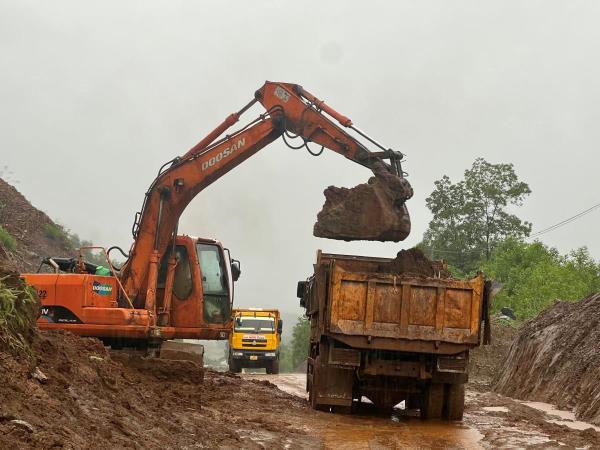 Triển khai phương án ứng phó mưa lớn, đảm bảo an toàn giao thông