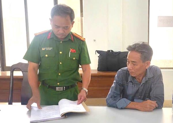Kiên trì vận động, cảm hóa đối tượng truy nã ra đầu thú sau 37 năm lẩn trốn