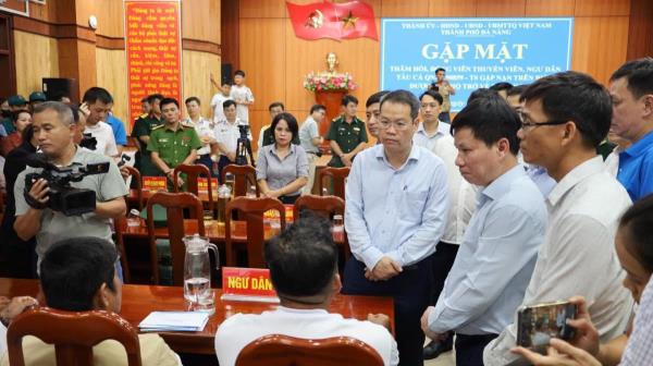 Lãnh đạo TP Đà Nẵng gặp mặt, động viên 32 ngư dân tàu cá QNa 90859 TS