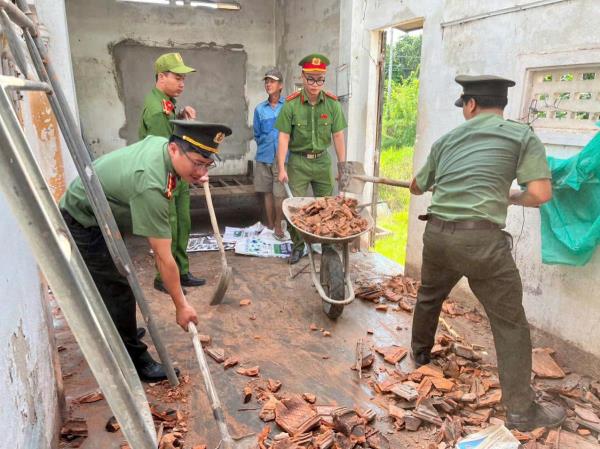 Khởi công sửa chữa nhà tình nghĩa cho gia đình vợ liệt sĩ