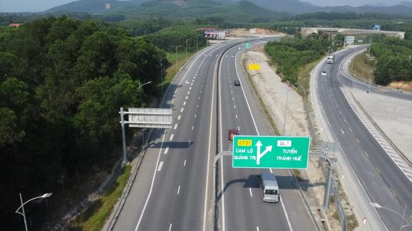 Ngày đầu phân luồng giao thông trên cao tốc Cam Lộ - La Sơn