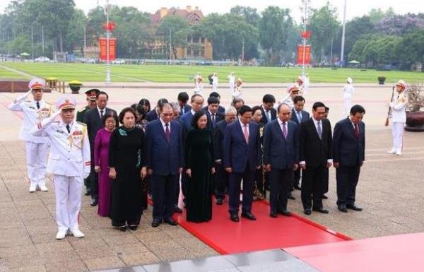 Lãnh đạo Đảng, Nhà nước vào Lăng viếng Chủ tịch Hồ Chí Minh và tri ân các anh hùng liệt sĩ