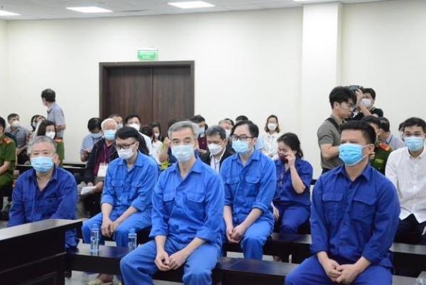 Xét xử vụ thông thầu tại Bệnh viện Tim Hà Nội