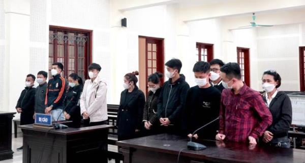 Nhóm thanh niên câu kết làm giả bằng tốt nghiệp để đi xuất khẩu lao động