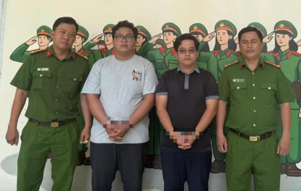 Công an TPHCM bắt 2 người dùng giấy tờ giả thuê xe tự lái rồi mang đi cầm cố