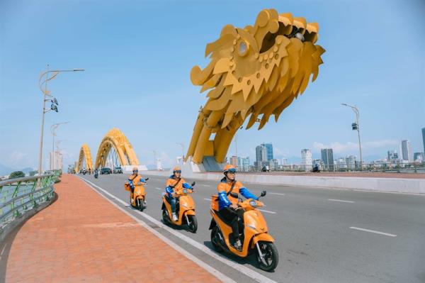 Dịch vụ giao hàng xanh AhaFast nổi bật trên đường phố Đà Nẵng