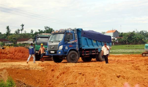 Vụ khai thác đất đồi trái phép tại Tiên Phước: Cần xử lý nghiêm hành vi trục lợi khoáng sản, xem thường pháp luật