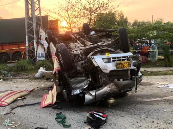 Quảng Nam, tai nạn giao thông đặc biệt nghiêm trọng khiến 8 người tử vong