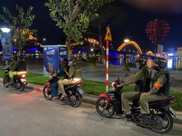 Đổi mới phong cách làm việc, vì nhân dân phục vụ