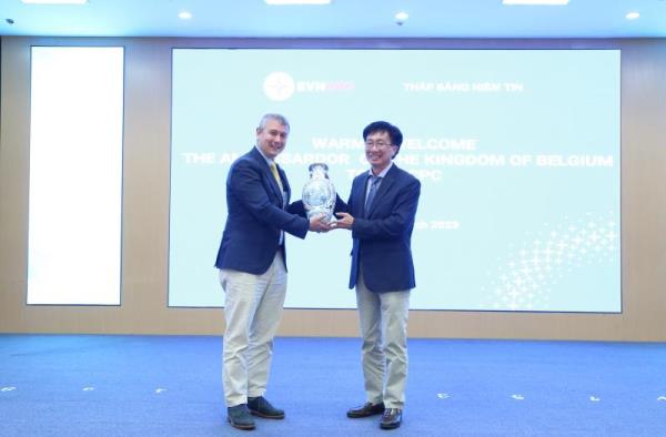 Điện lực miền Trung làm việc với đoàn công tác Đại sứ quán Vương quốc Bỉ tại Việt Nam