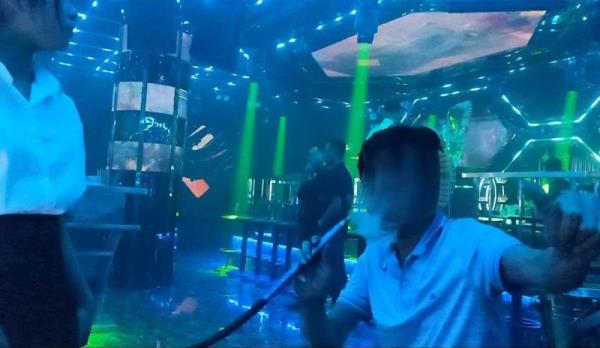 Những tụ điểm ăn chơi hành dân, dẹp được không? (Kỳ 2: Trào lưu khát shisha, bóng cười của giới trẻ)