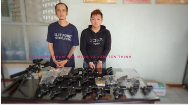 Bắt 2 thanh niên chế tạo súng bán trên MXH, thu giữ 19 khẩu súng, 350 viên đạn