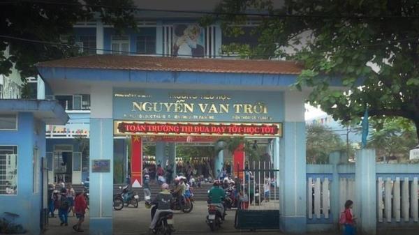 Xuất hiện người lạ  dụ dỗ học sinh trước cổng trường