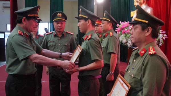 Khen thưởng nhiều tập thể, cá nhân xuất sắc thuộc Công an TP Đà Nẵng