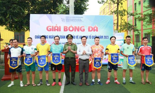 8 đội tranh tài giải bóng đá hưởng ứng Ngày hội toàn dân bảo vệ tổ quốc