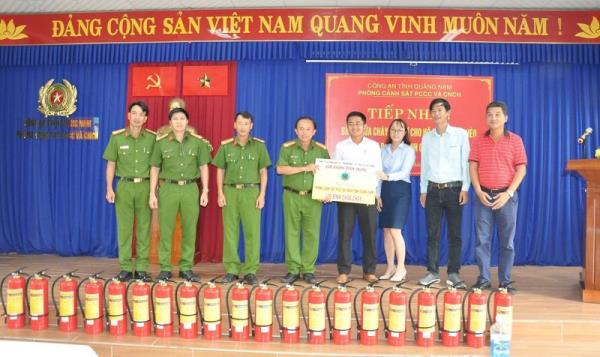 Quảng Nam nỗ lực đưa bình chữa cháy đến từng hộ dân