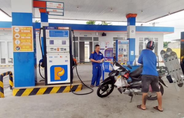 Giá xăng tăng lần thứ sáu liên tiếp, RON95-III áp sát 25.000 đồng/lít