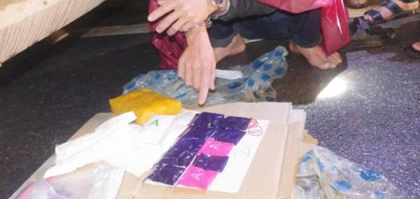 Khám xét, phát hiện thêm nhiều ma túy heroin tại chỗ ở của đối tượng vận chuyển 12.000 viên hồng phiến