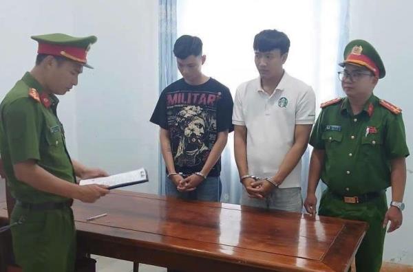 Khởi tố 2 con nghiện