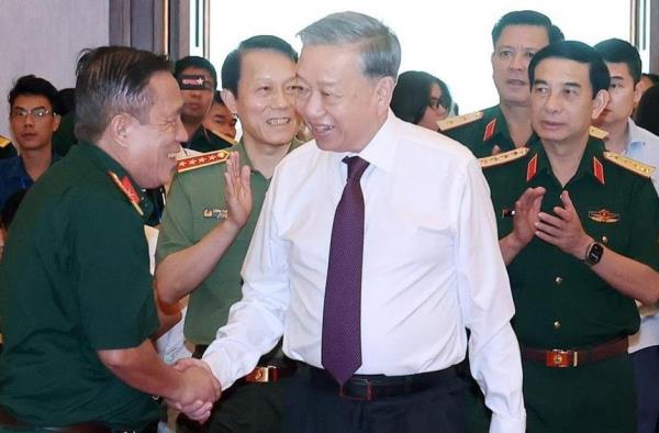 Tổng Bí thư Tô Lâm gặp mặt đại biểu tướng lĩnh, anh hùng và các lực lượng tham gia Chiến dịch Hồ Chí Minh