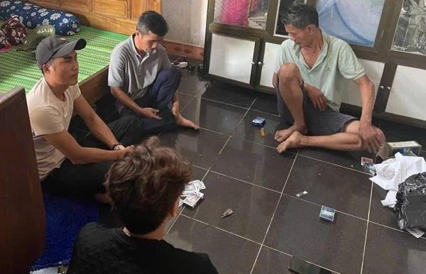 Sới bạc có ma