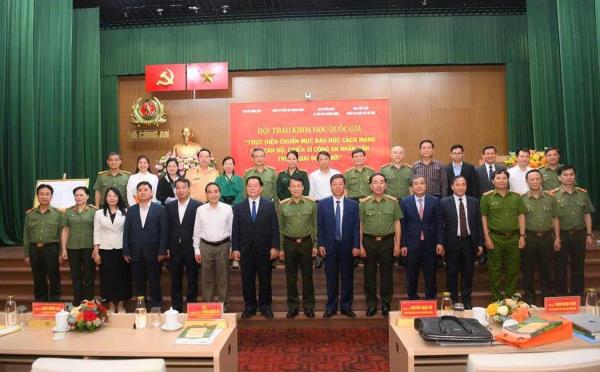 Thực hiện chuẩn mực đạo đức cách mạng của cán bộ, chiến sĩ Công an nhân dân trong giai đoạn mới