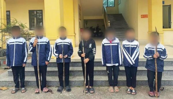 Kịp thời ngăn chặn nhóm học sinh cấp 2 mang hung khí đi giải quyết mâu thuẫn