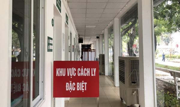 Cô gái về Việt Nam bằng máy bay riêng dương tính COVID-19